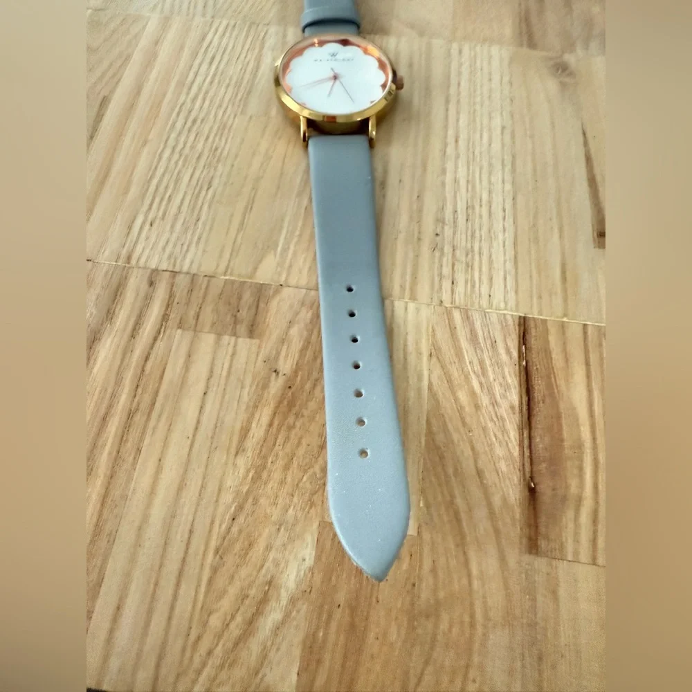 Wristology ladies Olivia gold tone gray leather watch NEW BATTERY